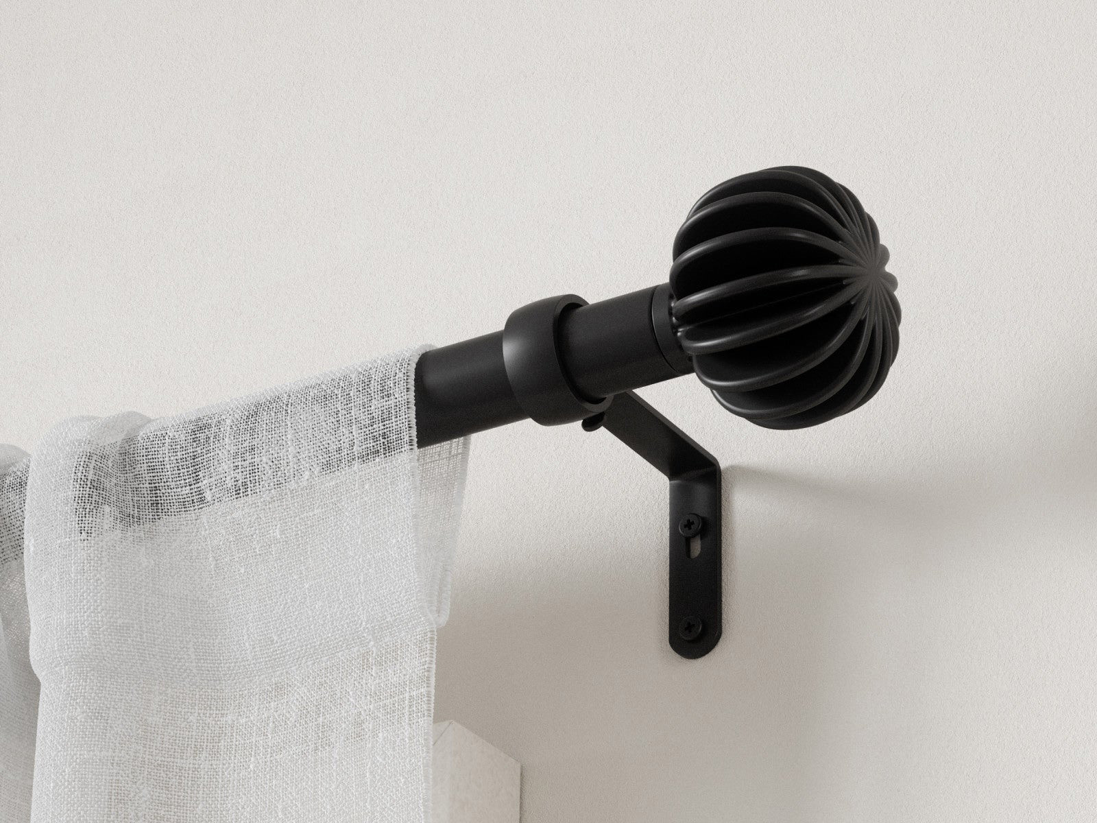 Karnisz ścienny Umbra Finn Matte Black S-L