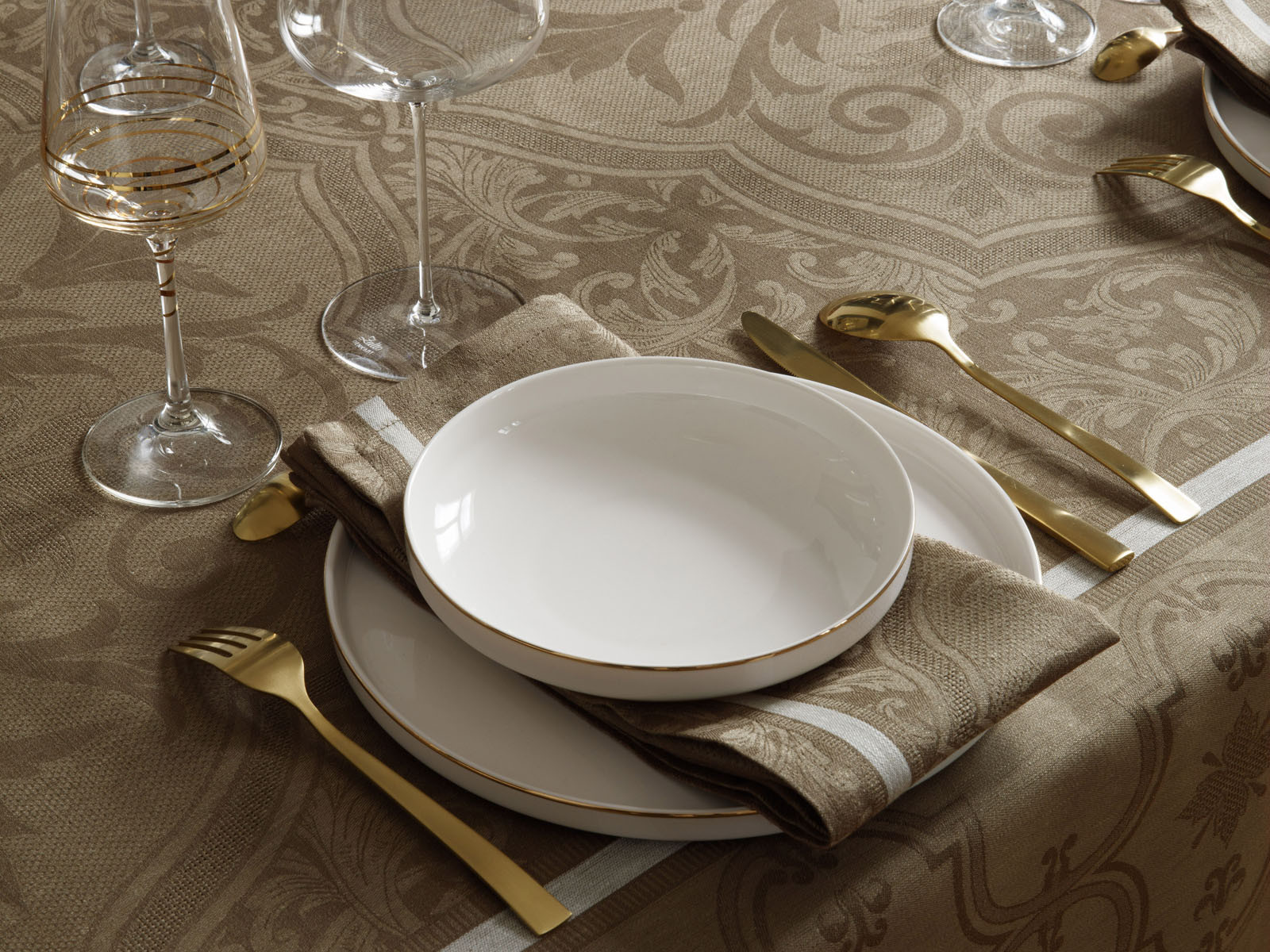 Serweta Le Jacquard Francais Armoiries Brown 120x120