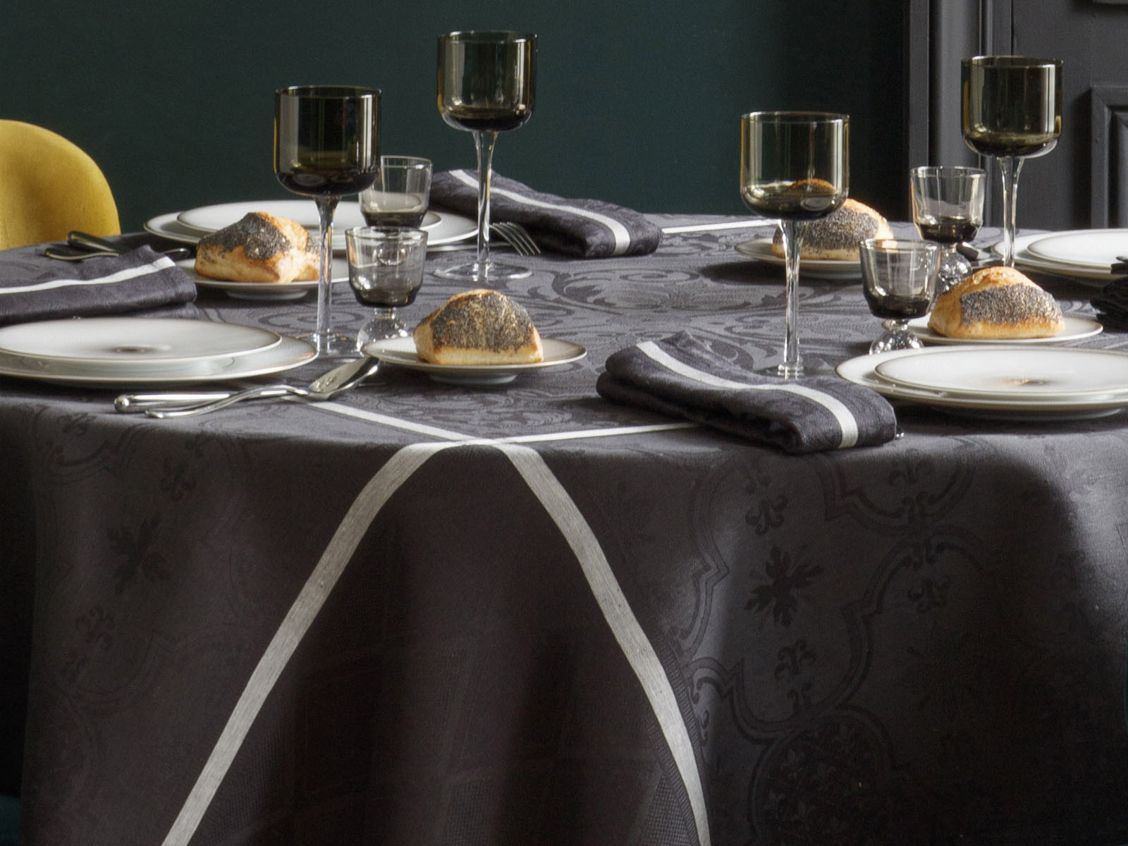 Obrus Le Jacquard Francais Armoiries Black 175x250