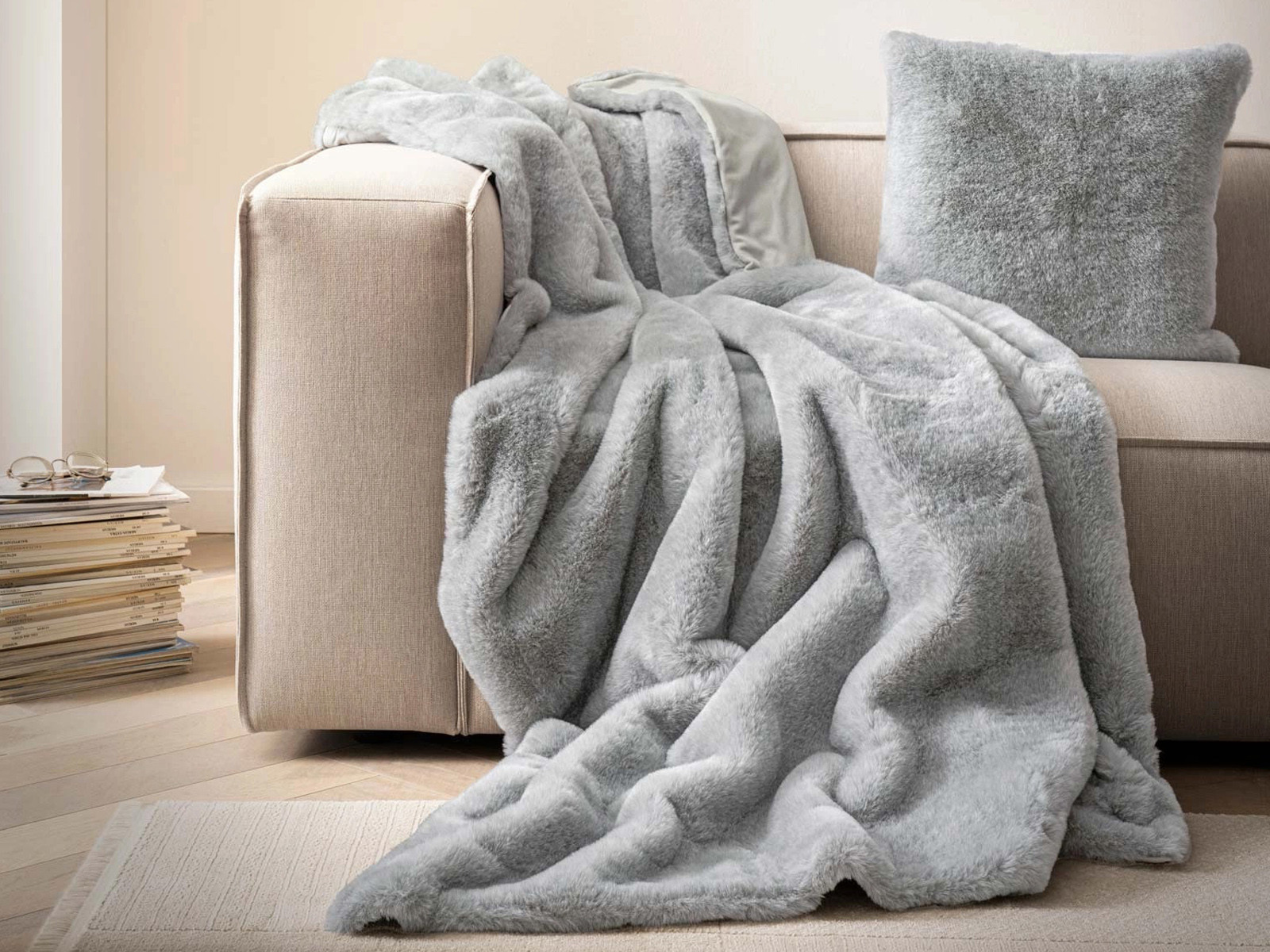 Koc futrzany Bugatti Fur Silver 150x200