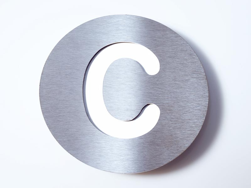 Tabliczka literowa Radius C White