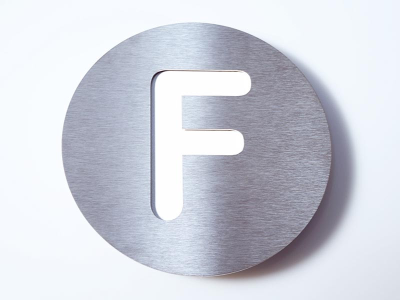 Tabliczka literowa Radius F White