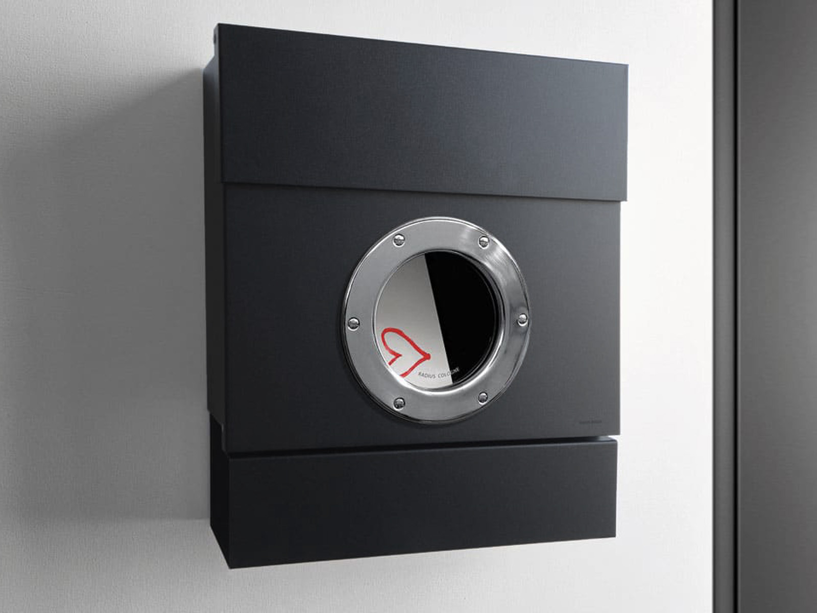 Skrzynka na listy z okienkiem Radius Letterman II Black z gazetownikiem