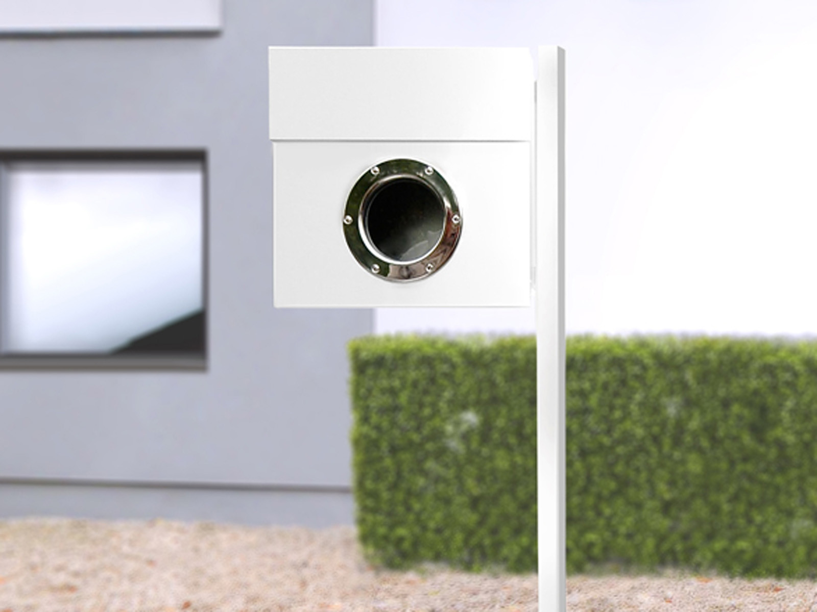 Skrzynka na listy z okienkiem stojąca na słupku Radius Letterman I White