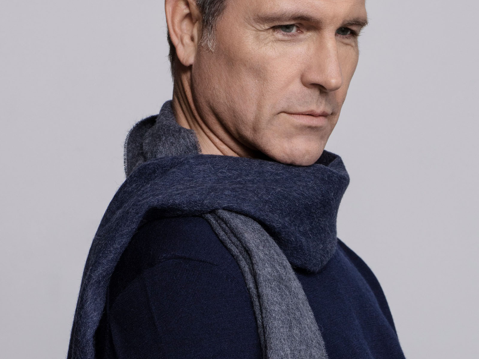 Szal wełniany z alpaki Elvang His&Her Baby Alpaka Navy Grey 30x200