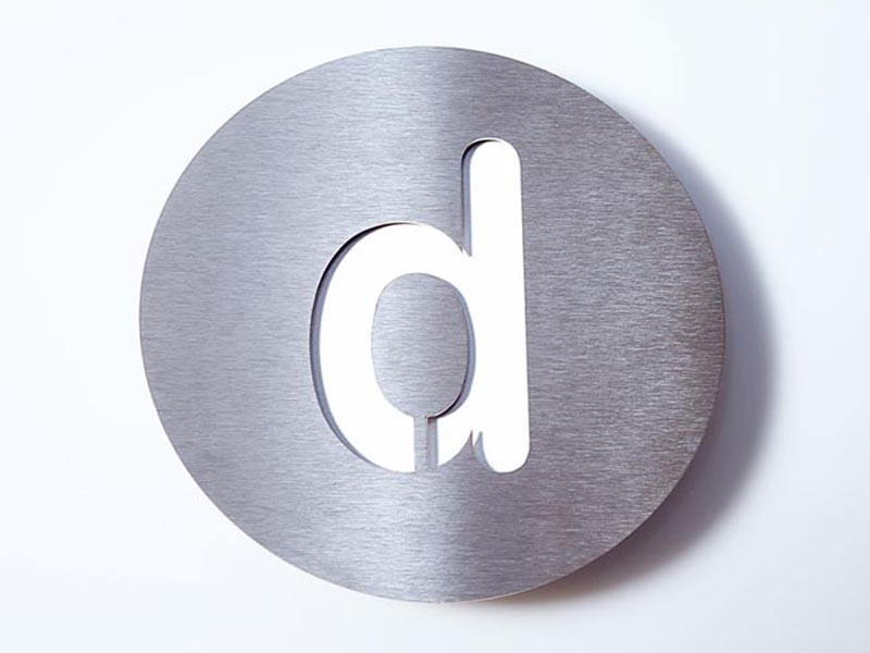 Tabliczka literowa Radius `d` White